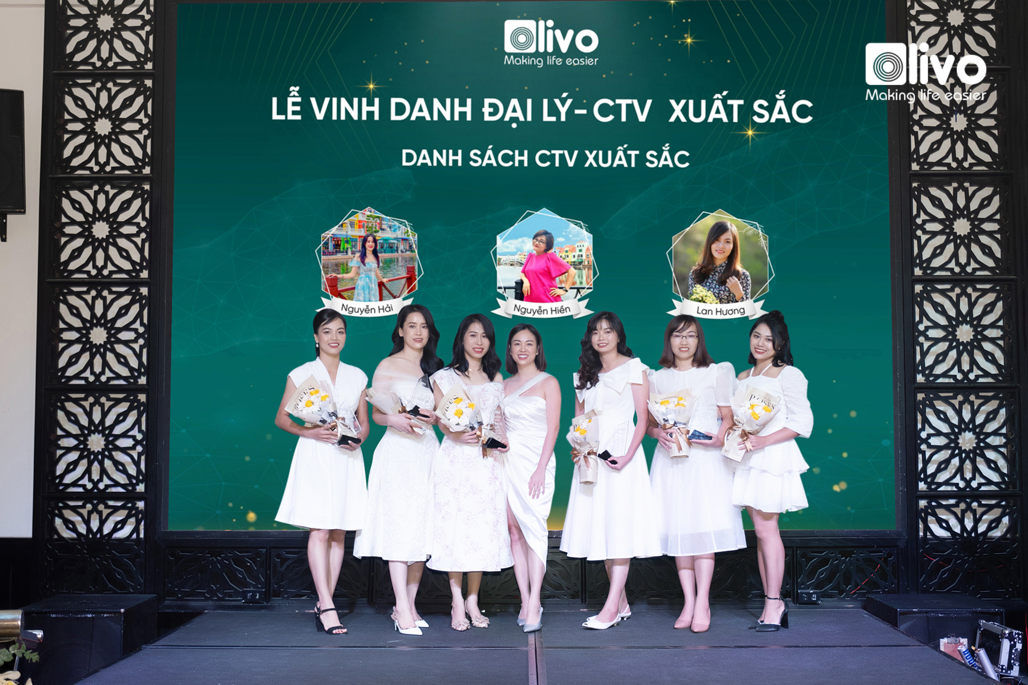 Trao tặng kỷ niệm chương cho Đại lý và CTV xuất sắc.