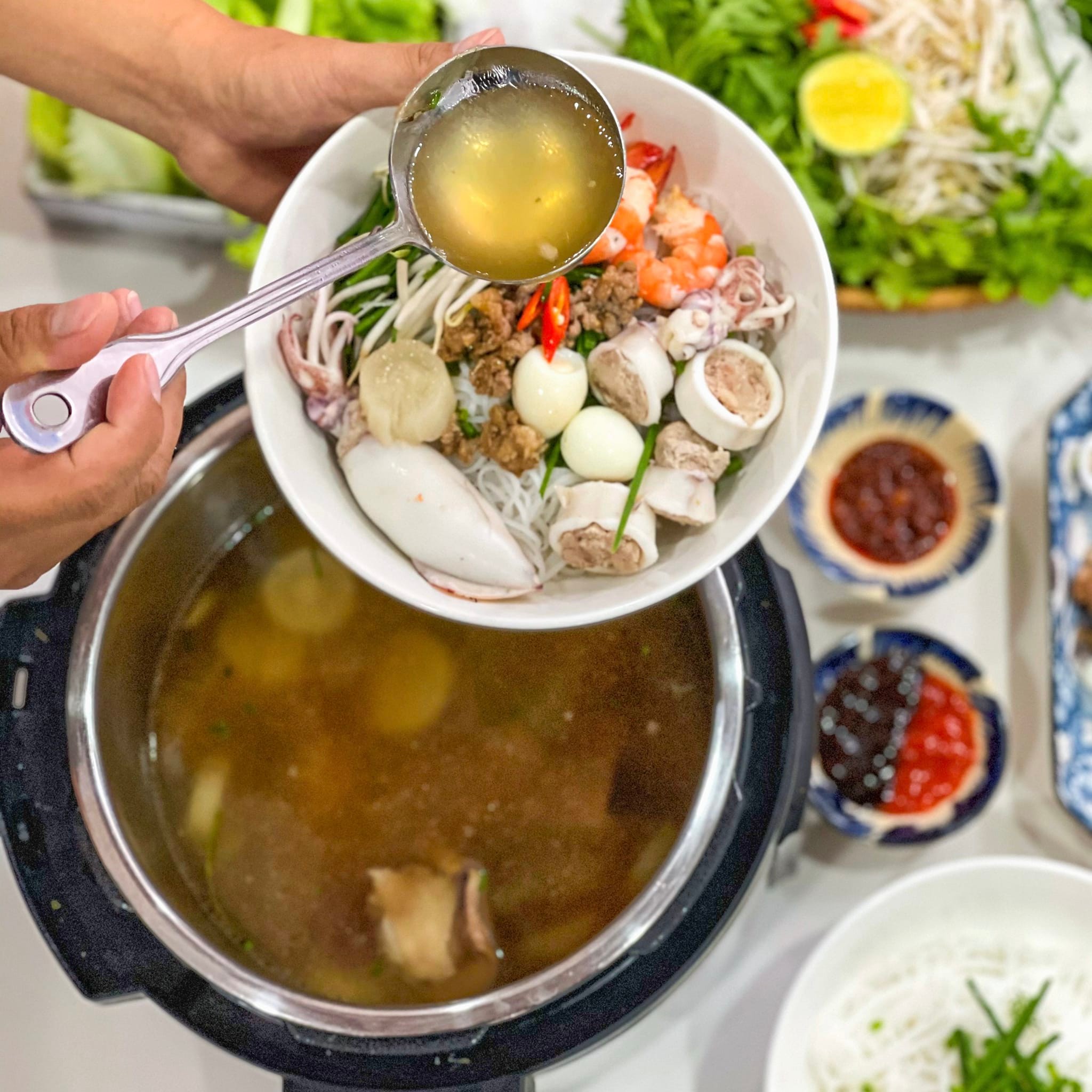 Trình bày tô hủ tiếu sao cho bắt mắt