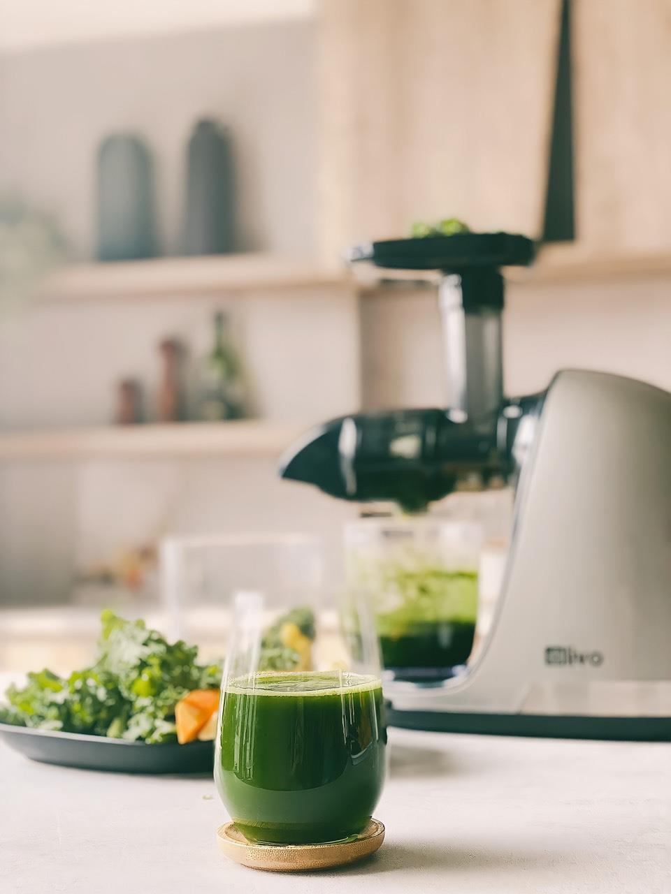 Nước ép cỏ lúa mì do chị Minh Nguyệt thực hiện
